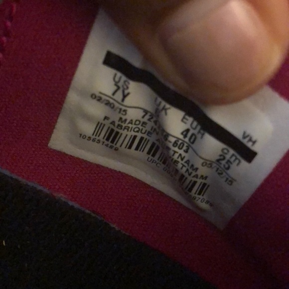 Size 7 YOUTH Maroon Air Jordans - Picture 3 of 4